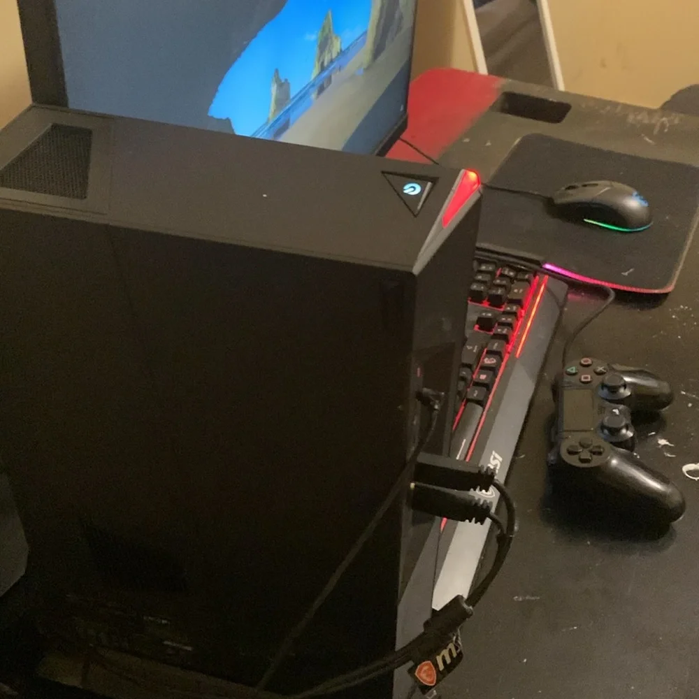 I am selling pc, monitor, mouse and keyboard, and control, mouse pad and Mike